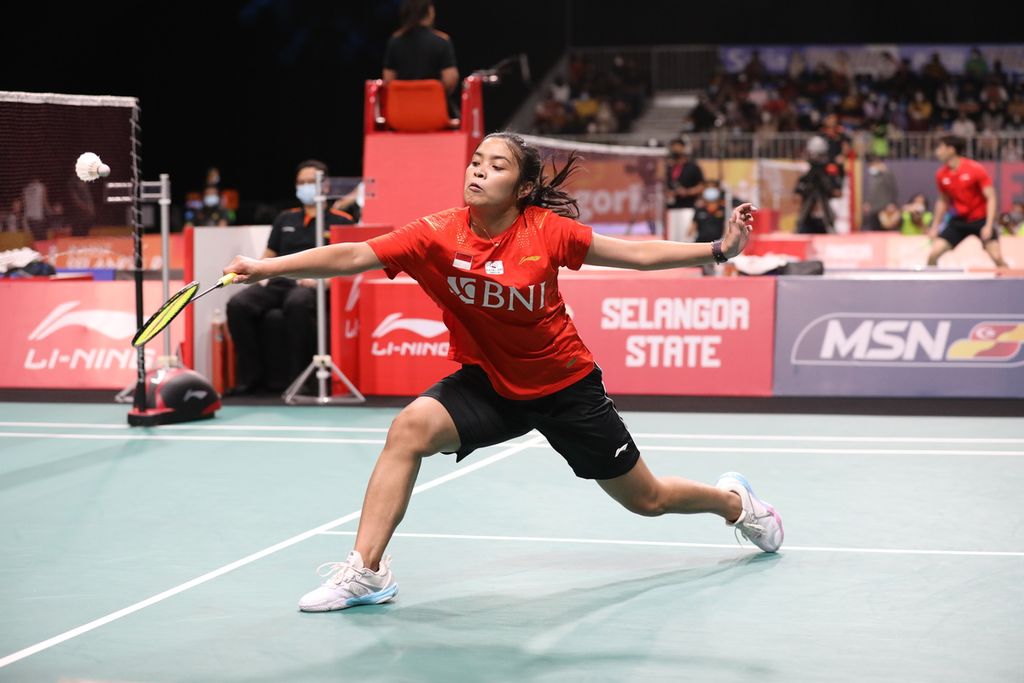 Tunggal putri Indonesia, Gregoria Mariska Tunjung, melawan tunggal putri Korea Selatan, Sim Yu-jin, dalam pertandingan penyisihan grup Kejuaraan Asia, di Selangor, Malaysia, Kamis (17/2/2022). Gregoria Mariska Tunjung mengalahkan Sim Yu-jin, 21-6, 21-18. Indonesia menang atas Korea Selatan, 3-2.