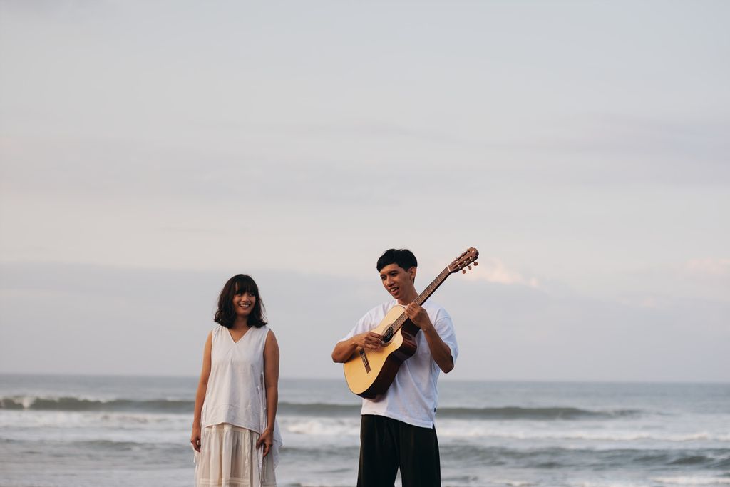 Banda Neira dengan formasi baru Ananda Badudu dan Sasha Iguana.