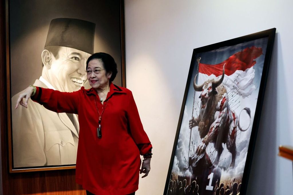 Ketua Umum DPP PDI Perjuangan (PDI-P) Megawati Soekarnoputri di sela rapat koordinasi partai dengan para kepala dan wakil kepala daerah dari PDI-P di Gedung Sekolah Partai di Lenteng Agung, Jakarta, Jumat (26/4/2024).