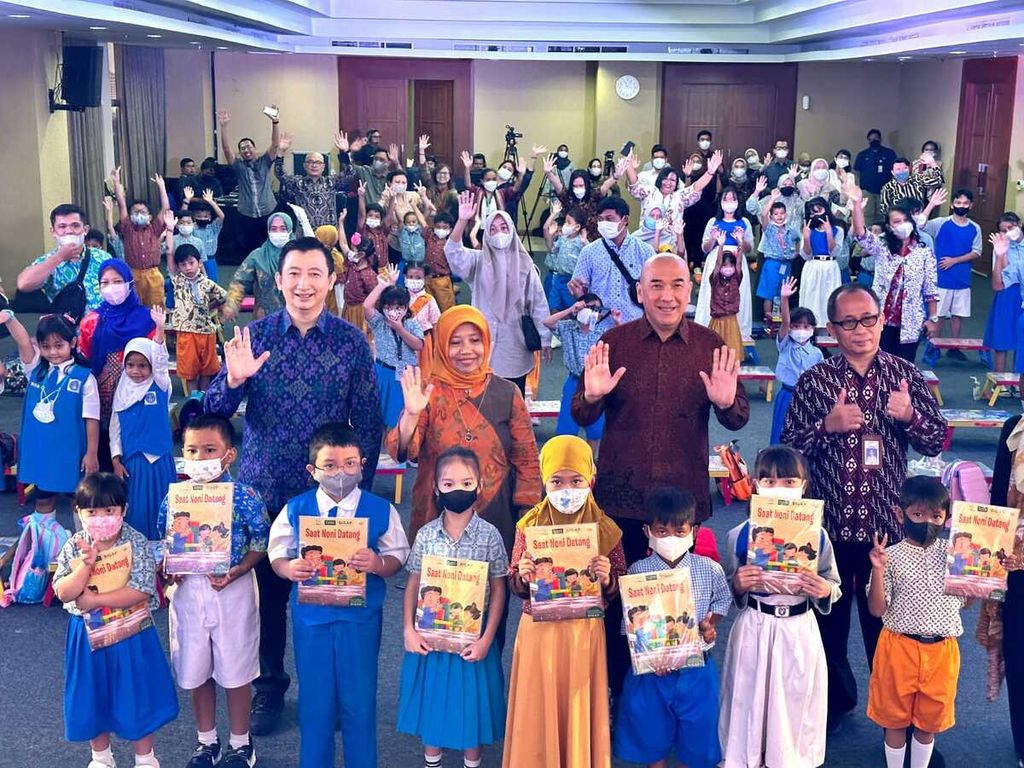 Guna mendukung pemahaman sosial emosianl anak, Tanoto Foundation bekerja sama dengan Kementerian Pemberdayaan Perempuan dan Perlindungan Anak menghadirkan seri Buku Cerita Anak Siapkan Generasi Anak Berprestasi (SIGAP) yang berjudul <i>Saat Noni Datang</i>. Peluncuran buku dilakukan di Jakarta, Rabu (22/2/2023), yang diselingi dengan sesi membaca buku yang dinarasikan oleh pendongeng Rona Mentari.