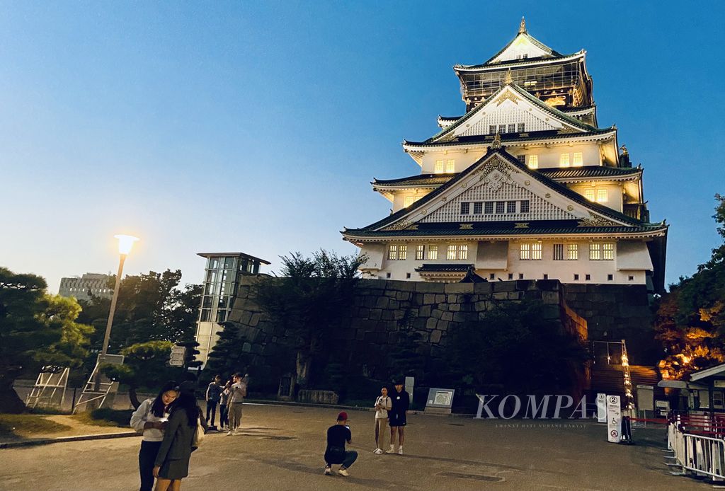 Suasana Kastil Osaka, Jepang pada 2 Oktober 2023. Kastil itu salah satu warisana budaya dunia sekaligus salah satu obyek wisata utama di Osaka