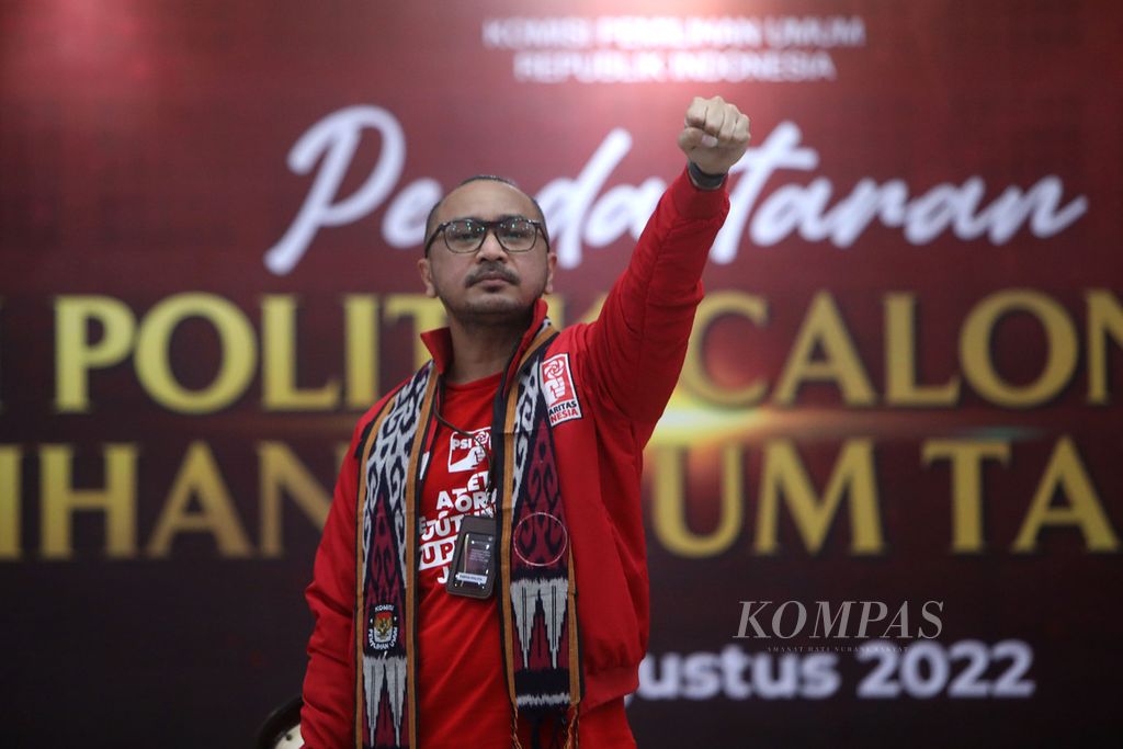 Ketua Umum Partai Solidaritas Indonesia (PSI) Giring Ganesha saat pendaftaran partai politik calon peserta Pemilu 2024 di Kantor KPU, Jakarta, Rabu (10/8/2022). 