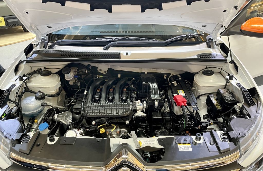 Dapur pacu mobil New CItroen C3 menyimpan mesin bensin 3 silinder berkapasitas 1.198 cc dengan tenaga puncak 81 HP dan torsi maksimum 115 Nm.