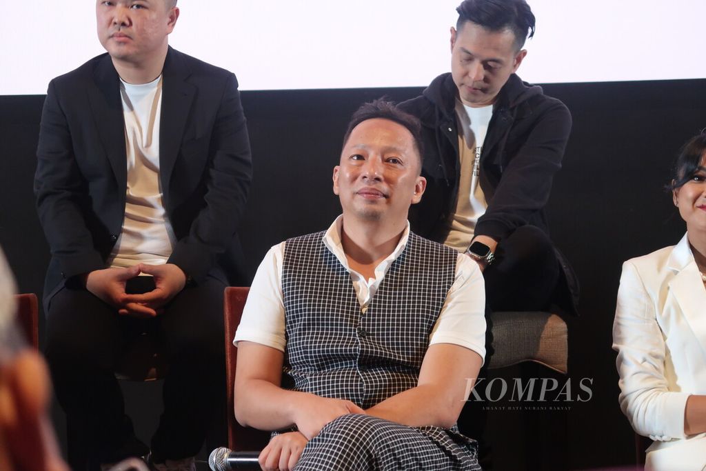 Aktor Ringgo Agus Rahman hadir dalam acara konferensi pers film <i>Jatuh Cinta seperti di Film-Film </i>di Jakarta, Jumat (24/11/2023). 