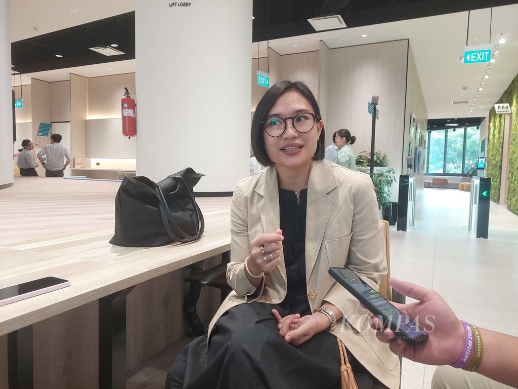 Direktur Climate Policy Initiative Indonesia Tiza Mafira, seusai menjadi bicara dalam salah satu sesi Sustainability Media Academy di Singapura, Selasa (10/9/2024).