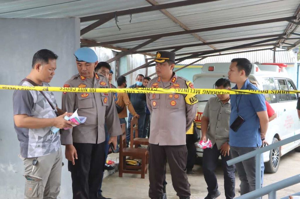 Kepala Polres Lampung Tengah Ajun Komisaris Besar Andik Purnomo Sigit memimpin penyelidikan kasus tewasnya seorang anggota polisi di Lampung Tengah pada Sabtu (23/3/2024).
