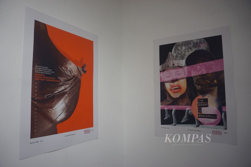 Sejumlah poster yang ditampilkan dalam pameran poster ”Post Human” #2 di Galeri Satria, Institut Teknologi Telkom Purwkerto, Senin (30/1/2023).