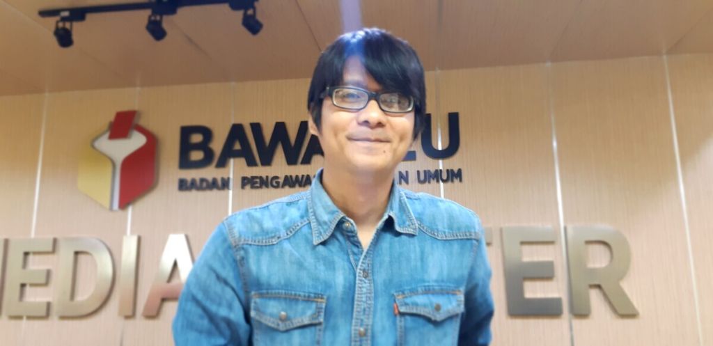 Peneliti Sindikasi Pemilu dan Demokrasi, Erik Kurniawan, di Kantor Bawaslu, Jakarta, Minggu (3/3/2019).