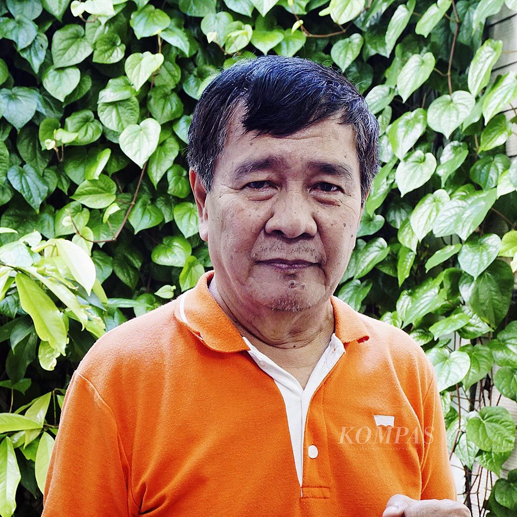  Petinju  Ferry Moniaga (67) adalah olimpian Indonesia yang berhasil lolos hingga ke babak perempat final di Olimpiade Muenchen 1972 di cabang tinju kelas  bantam (54 kilogram).