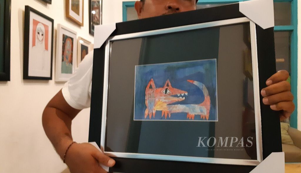 Pameran berjudul Silang Sengkarut digelar Outsider Art Project di Dalam Rumah Art Station, Kota Denpasar, mulai Minggu (8/5/2022). Sebuah lukisan karya Bonk Ava, yang disiapkan untuk pameran tersebut.