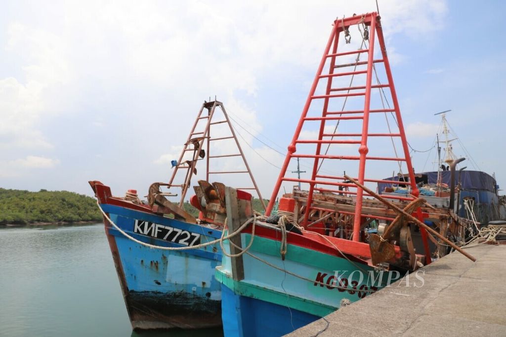 Kementerian Kelautan dan Perikanan mengamankan dua kapal ikan asing ilegal berbendera Vietnam yang mencuri ikan di Wilayah Pengelolaan Perikanan Negara Republik Indonesia 711 Laut Natuna Utara, Senin (5/4/2021).