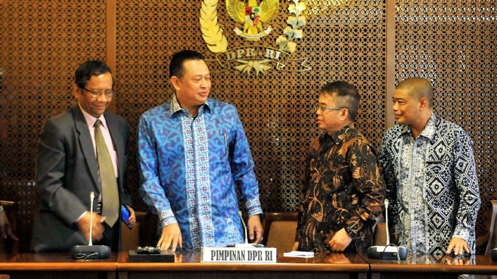 Bambang Soesatyo saat masih menjabat Ketua DPR, di ruang kerjanya di Gedung Parlemen, Senayan, Jakarta, Kamis (25/1/2018).