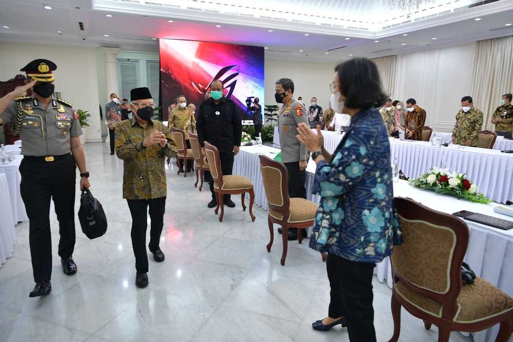 Wakil Presiden Ma’ruf Amin memimpin rapat koordinasi pembangunan kesejahteraan Papua dan Papua Barat di Istana Wapres, Jl. Medan Merdeka Selatan No 6, Jakarta Pusat, Rabu (27/7/2022).
