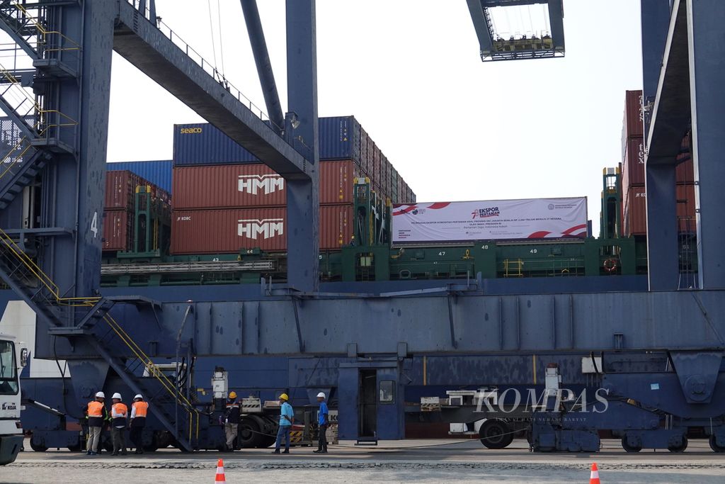 Kapal yang mengangkut ekspor komoditas pertanian yang dilepas Wakil Presiden Ma'ruf Amin pada acara Merdeka Ekspor di Pelabuhan Tanjung Priok, Jakarta Utara, Selasa (15/8/2023).