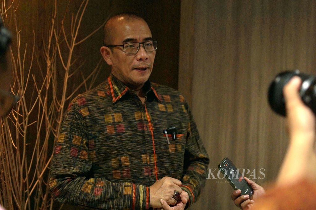 Ketua Komisi Pemilihan Umum (KPU) Hasyim Asy'ari saat diwawancarai pada Jumat (26/1/2024) di Jakarta. 