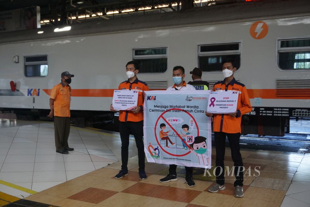 Kampanye Cegah Kekerasan Seksual di Stasiun dan Kereta Api digelar di Stasiun Purwokerto, Banyumas, Jawa Tengah, Rabu (29/6/2022).