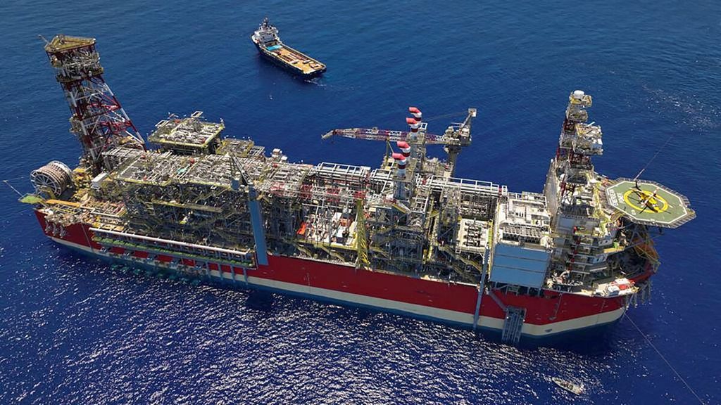 Foto yang dirilis oleh perusahaan minyak dan gas, Energean, pada 20 September 2022 ini memperlihatkan kapal untuk pembongkaran dan penyimpanan produksi Energean di ladang gas Karish, Israel. 