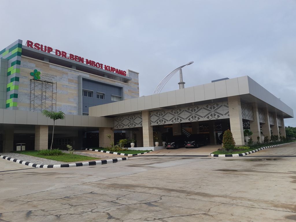 Bangunan Rumah Sakit Umum Pusat Ben Mboi di Kota Kupang, Nusa Tenggara Timur, Rabu (15/2/2023). Kehadiran rumah sakit itu menjawab kerinduan masyarakat setempat. 