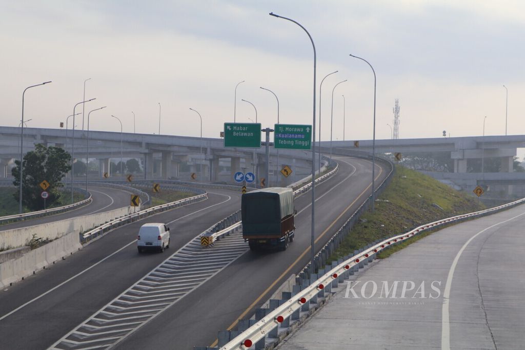 Jalan Tol Medan-Binjai kini sudah terhubung ke Tol Belawan-Medan-Tanjung Morawa serta Medan-Kualanamu-Tebing Tinggi, Sumatera Utara, Kamis (11/3/2021).