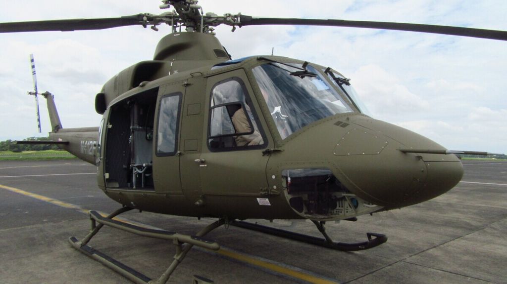 Helikopter Bell 412 EPX adalah generasi terbaru dari keluarga heli Bell 412 yang dikembangkan Bell bersama Subaru dari Jepang. Heli ini diuji terbang di Lanud Halim Perdanakusuma, Jakarta, Senin (9/3/2020).