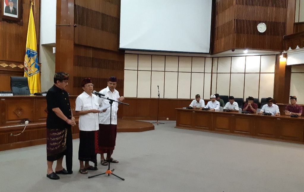 https://cdn-assetd.kompas.id/uV0N6Sbeb0FSoNdqE2V2gLtTCrc=/1024x645/https%3A%2F%2Fkompas.id%2Fwp-content%2Fuploads%2F2018%2F12%2F20181224coka-koster-pergub-sampah_1545632028.jpg