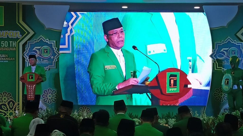 Pelaksana Tugas (Plt) Ketua Umum Partai Persatuan Pembangunan (PPP) Mardiono berbicara di depan kader saat peringatan hari lahir (harlah) ke-50 partai berlambang Ka'bah itu di kantor DPP PPP Jakarta, Kamis (5/1/2023).