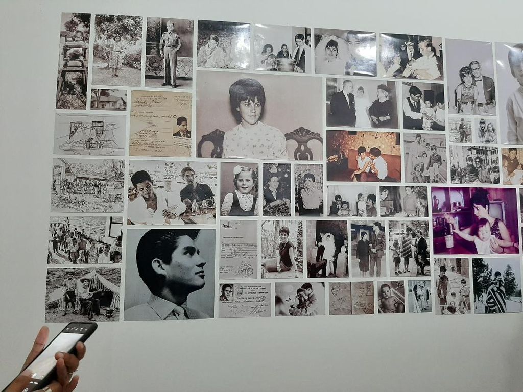 Ratusan foto warga indo dipajang dalam acara pameran arsip foto.