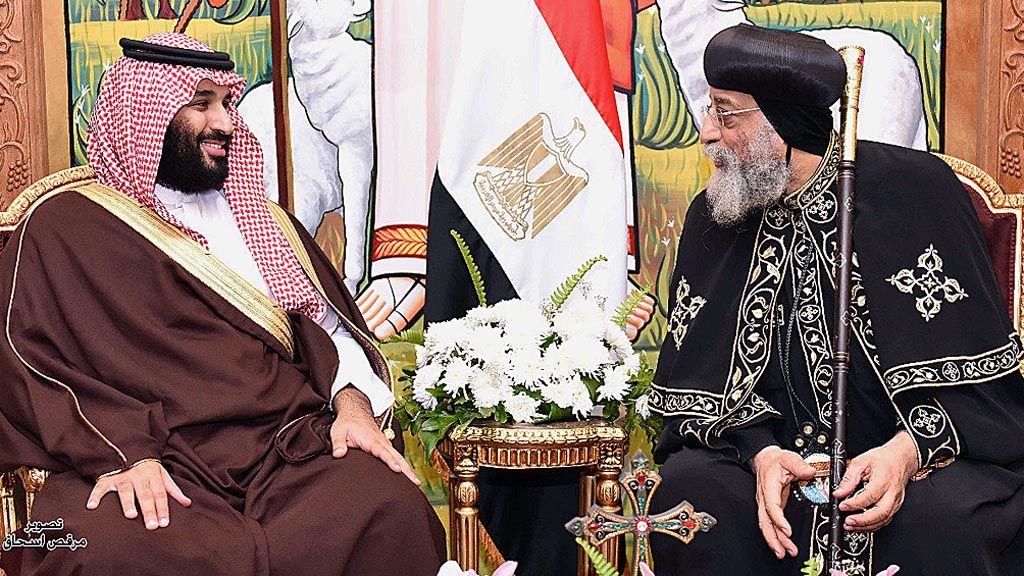 Paus Tawadros II, Pemimpin Gereja Ortodoks Koptik Mesir, menerima Pangeran Mohammed bin Salman, di Kairo, 5 Maret 2018. 