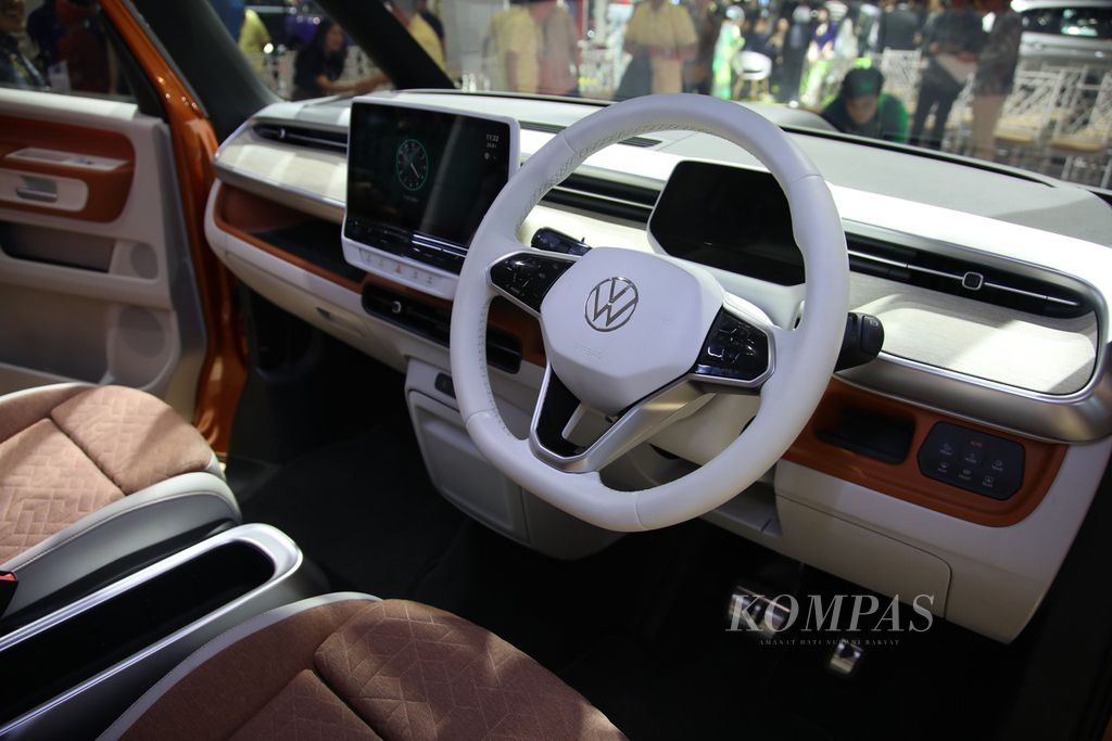 Interior ID Buzz, penerus VW Kombi bertenaga listrik, yang diluncurkan dalam Gaikindo Indonesia International Auto Show (GIIAS) 2024 di ICE BSD, Tangerang, Banten, Rabu (17/7/2024). 