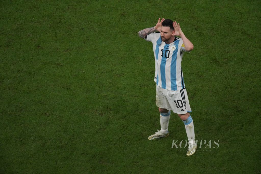 Pemain Argentina, Lionel Messi, merayakan gol yang dicetaknya ke gawang Belanda di babak perempat final Piala Dunia 2022 di Stadion Lusail, Qatar, Sabtu (10/12/2022) dini hari WIB. Argentina menang lewat adu penalti. 