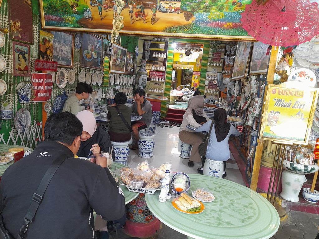 Suasana Warung Selat Mbak Lies di kawasan Serengan, Kota Surakarta, Jawa Tengah, Sabtu (28/9/2024). 