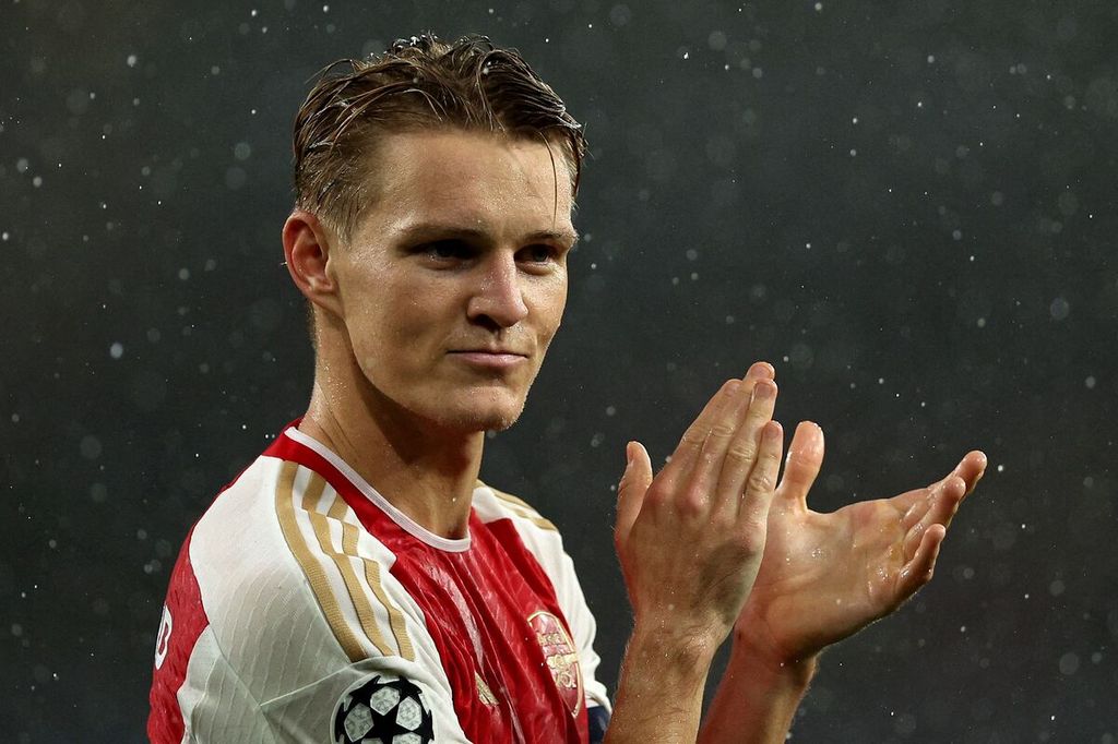 Kapten Arsenal, Martin Odegaard, seusai laga Liga Champions melawan PSV EIndhoven, 20 September 2023. Pemain Norwegia ini baru saja memperpanjang kontrak dengan Arsenal.