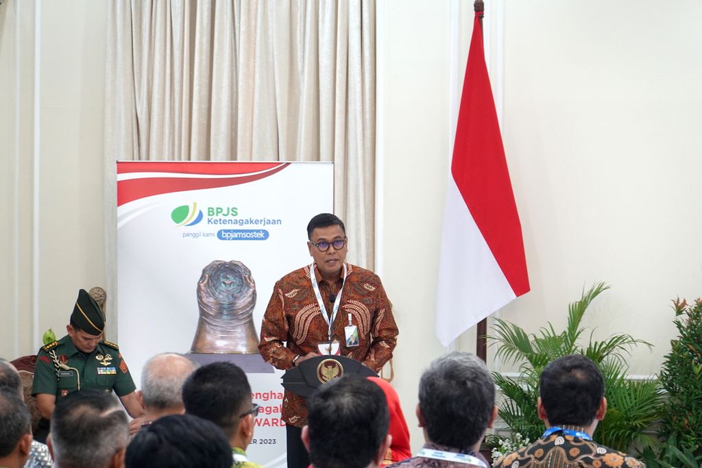 Direktur Utama BPJS Ketenagakerjaan Anggoro Eko Cahyo memberikan sambutan di acara Penganugerahan Paritrana Award Tahun 2023 di Istana Wapres, Jakarta, Jumat (20/10/2023).