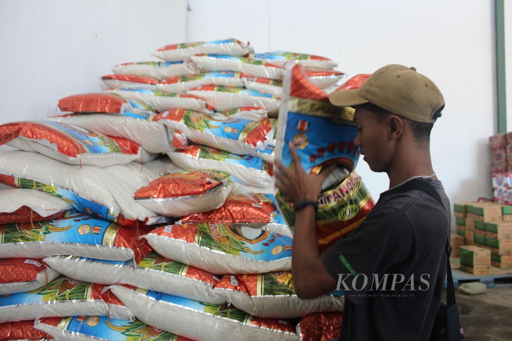 Pile of premium rice inside the Rumah Kita outlet in Lewoleba, Lembata Regency, East Nusa Tenggara, Thursday (17/5/2024).
