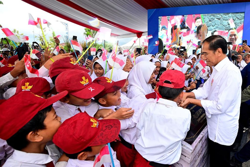 Presiden Jokowi meresmikan Bendungan Karian sekaligus Instalasi Pengolahan Air (IPA) Sitanala 500 liter per detik yang berada d Kabupaten Lebak, Provinsi Banten, Senin (8/1/2024). 