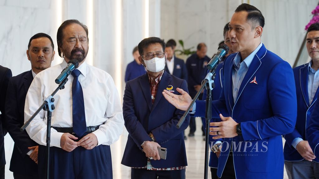 Chairman of the National Democratic Party (Nasdem) Surya Paloh (left) and Chairman of the Democratic Party Agus Harimurti Yudhoyono (right) after holding a meeting at the Nasdem Party Headquarters, Nasdem Tower, Jakarta, Thursday (23/6/2022). The meeting between Surya Paloh and Agus Harimurti Yudhoyono is one of the steps towards exploring an inter-party coalition by 2024. Several other parties, such as PKS and Golkar, have explored with the Nasdem Party. 