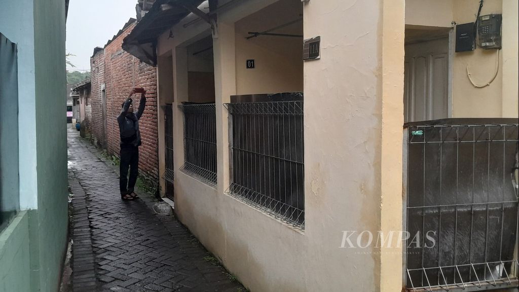 Rumah kos tukang pijit yang diduga menjadi pelaku pembunuhan disertai mutilasi di salah satu anak gang di Kelurahan Sawojajar, Kecamatan Kedungkandang, Kota Malang, Jawa Timur, Jumat (5/1/2024) sore.