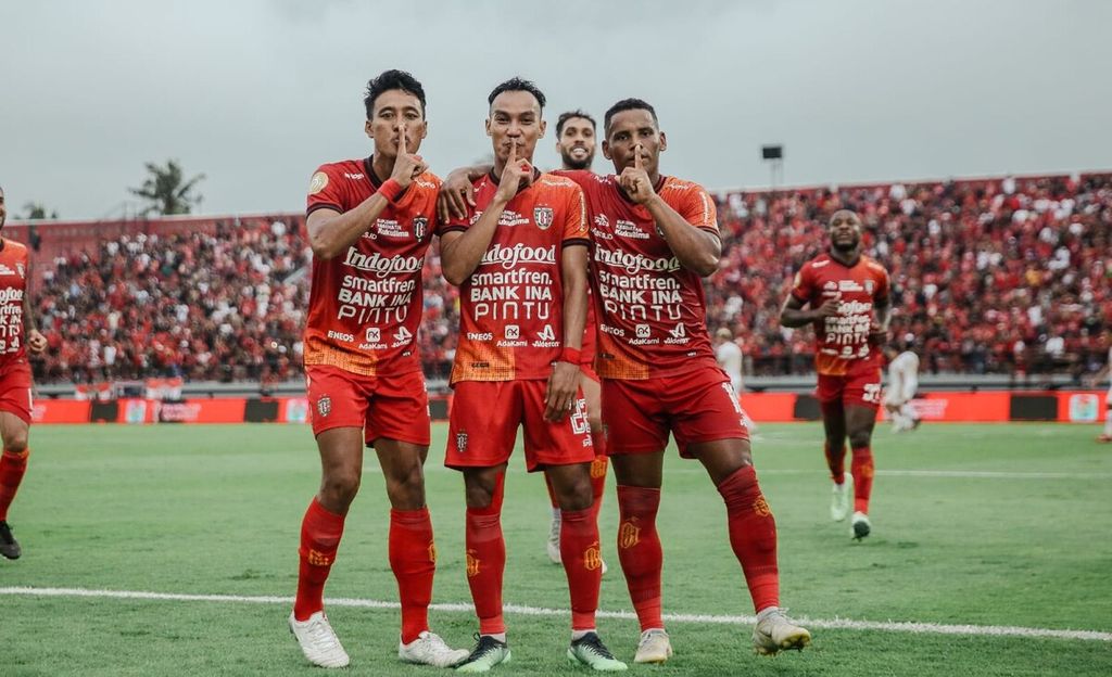 Bali United memetik kemenangan telak atas lawan mereka, Dewa United, dalam laga lanjutan BRI Liga 1 2022/2023 di Stadion Kapten I Wayan Dipta, Gianyar, Sabtu (10/9/2022). Sebanyak enam gol dilesakkan skuad Bali United ke gawang Dewa United. Dokumentasi Bali United menampilkan pemain Bali United merayakan gol, yang tercipta dalam laga di Stadion Kapten I Wayan Dipta, Gianyar.