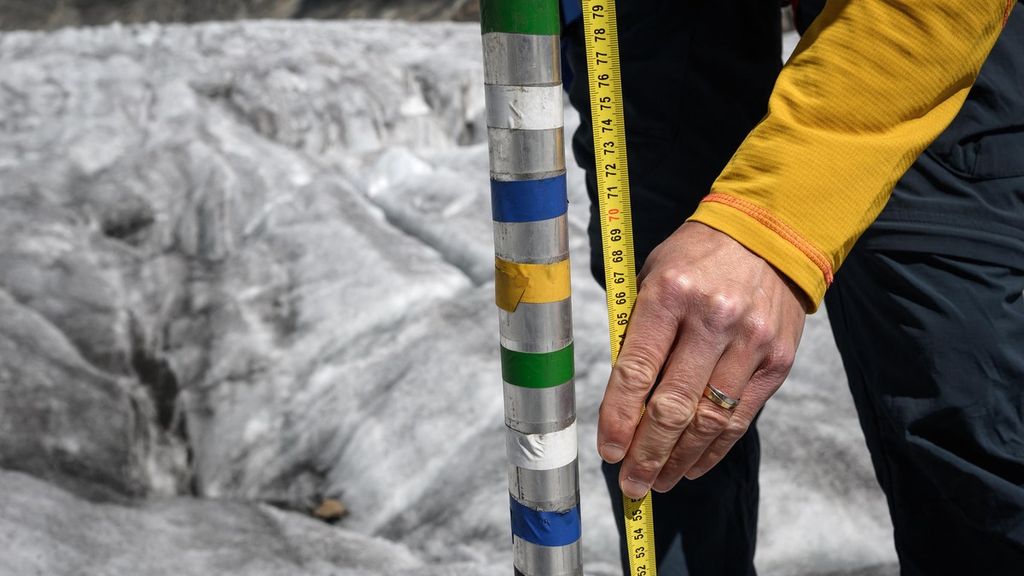 Menurut data yang telah dikumpulkan GLAMOS, dalam satu dekade terakhir ini, ketebalan gletser tersebut telah menipis 1,5 meter setiap tahunnya. 