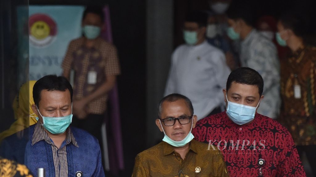 Ketua Komisi Yudisial Jaja Ahmad Jayus (tengah) berkunjung ke Kantor Komisi Pemberantasan Korupsi di Jakarta, Jumat (3/7/2020). 