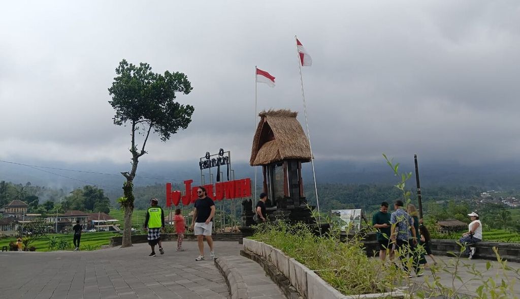 Dokumentasi dari pengelola DTW Jatiluwih, Tabanan, menampilkan pemandangan area subak Jatiluwih, Tabanan. Kawasan wisata subak Jatiluwih di Tabanan, Bali, dipersiapkan sebagai salah satu lokasi kunjungan delegasi Forum Air Sedunia Ke-10 di Bali. 
