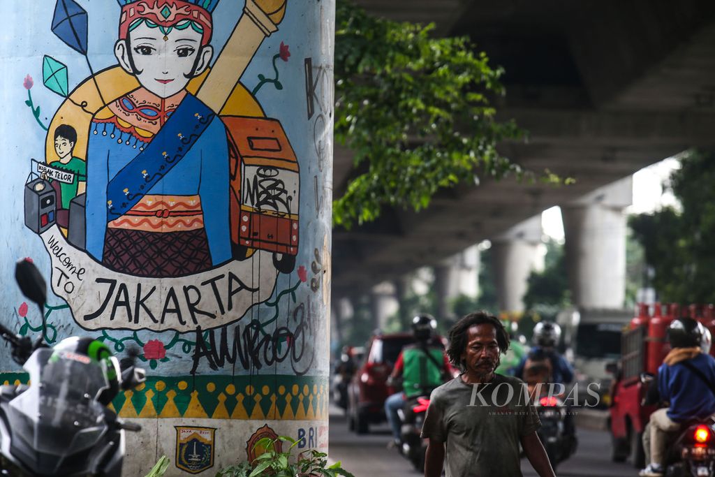 Mural tentang Jakarta tergambar di kawasan Kemang, Jakarta, Jumat (21/1/2022). Jakarta mengusulkan nantinya tetap ada kekhususan bagi wilayahnya saat ibu kota negara resmi dipindahkan ke Kalimantan Timur.