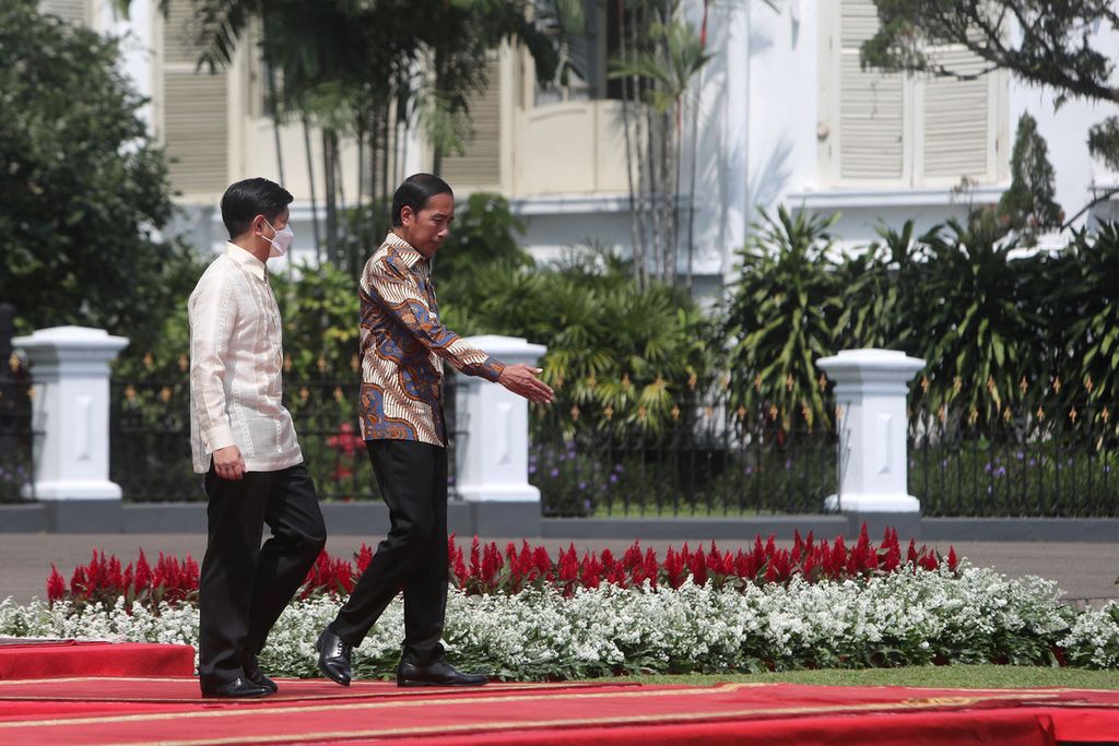 President Joko Widodo with Philippine President Ferdinand Marcos Jr at the Presidential Palace, Bogor, West Java, on Monday (5/9/2022).
