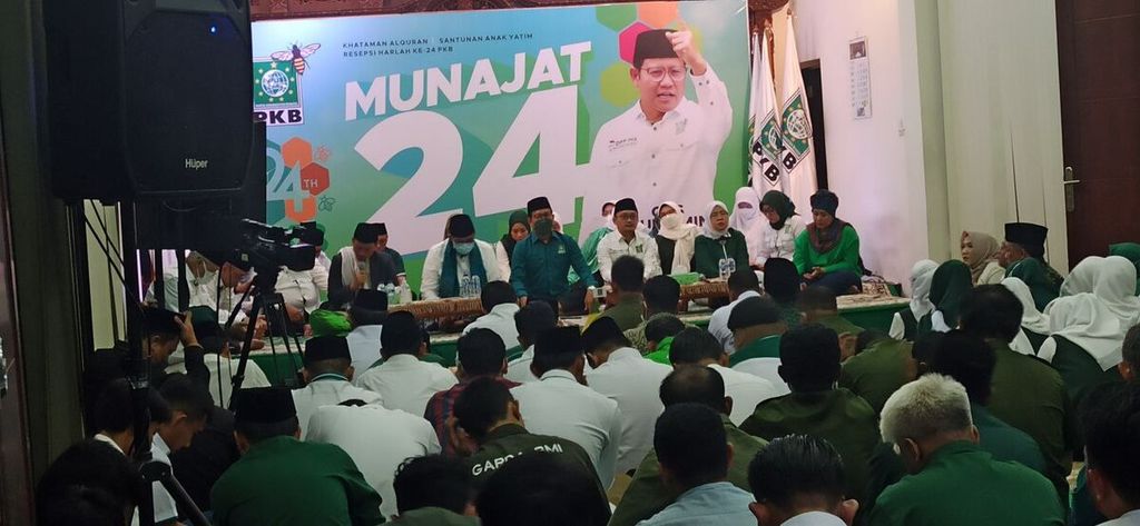 Peringatan hari lahir ke-24 Partai Kebangkitan Bangsa berlangsung sederhana di kantor Dewan Pimpinan Pusat PKB di Jakarta, Sabtu (23/7/2022). Acara harlah ke-24 PKB dihadiri oleh anggota dan pengurus PKB.