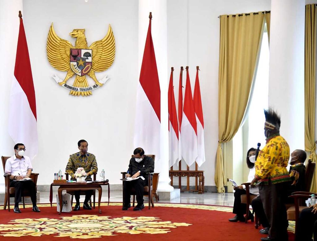 Presiden Joko Widodo menerima Majelis Rakyat Papua (MRP) dan Majelis Rakyat Papua Barat di Istana Kepresidenan Bogor, pada Jumat, 20 Mei 2022. Pertemuan dengan Presiden Jokowi itu membahas soal daerah otonomi baru (DOB) di Papua.