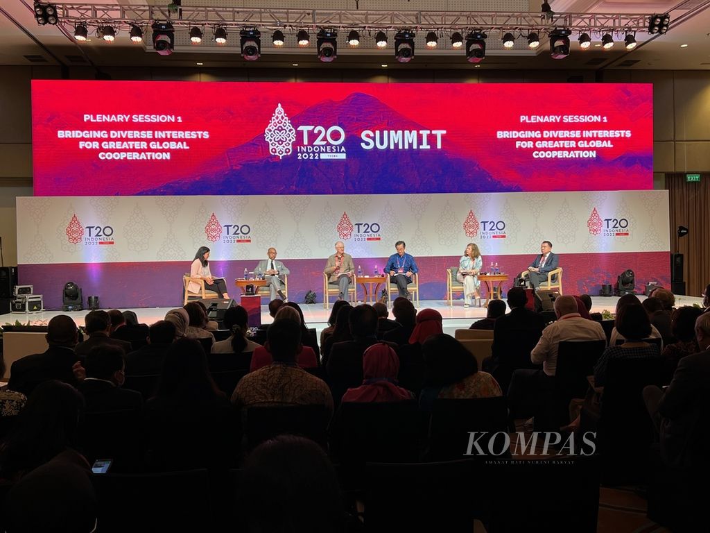 Lembaga pemikir global yang tergabung dalam T20 Indonesia, Senin (5/9/2022), di Nusa Dua, Bali, berhasil menghasilkan komunike setelah lebih dari lima bulan terakhir bekerja. Mereka mendorong para pemimpin negara anggota G20 menjalin kerja sama untuk mempercepat pemulihan global pascapandemi Covid-19. 