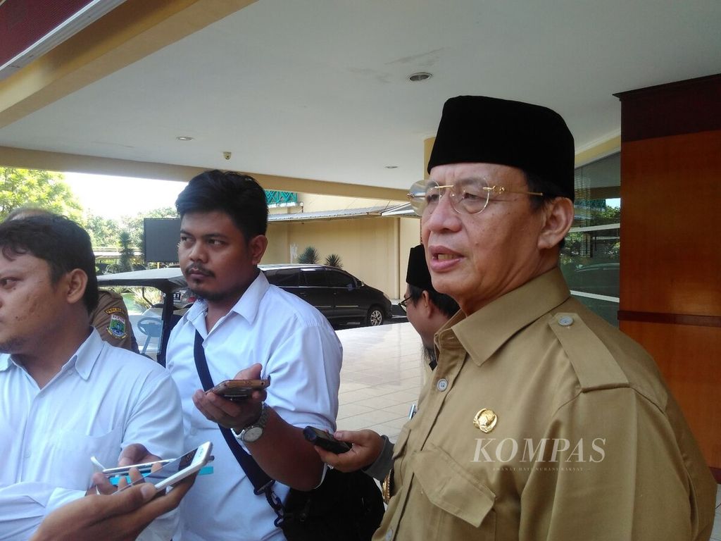 Gubernur Banten Wahidin Halim menjelaskan tentang penyerapan anggaran Pemerintah Provinsi Banten pada tahun 2018 di Serang, Banten, Senin (7/5/2018).