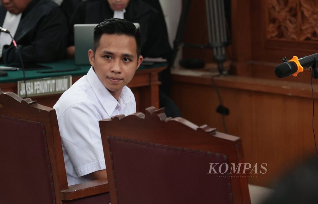 Terdakwa kasus pembunuhan berencana Brigadir J atau Nofriansyah Yosua Hutabarat, Richard Eliezer Pudihang Lumiu, menjalani sidang lanjutan di Pengadilan Negeri Jakarta Selatan, Jakarta, Senin (7/11/2022).
