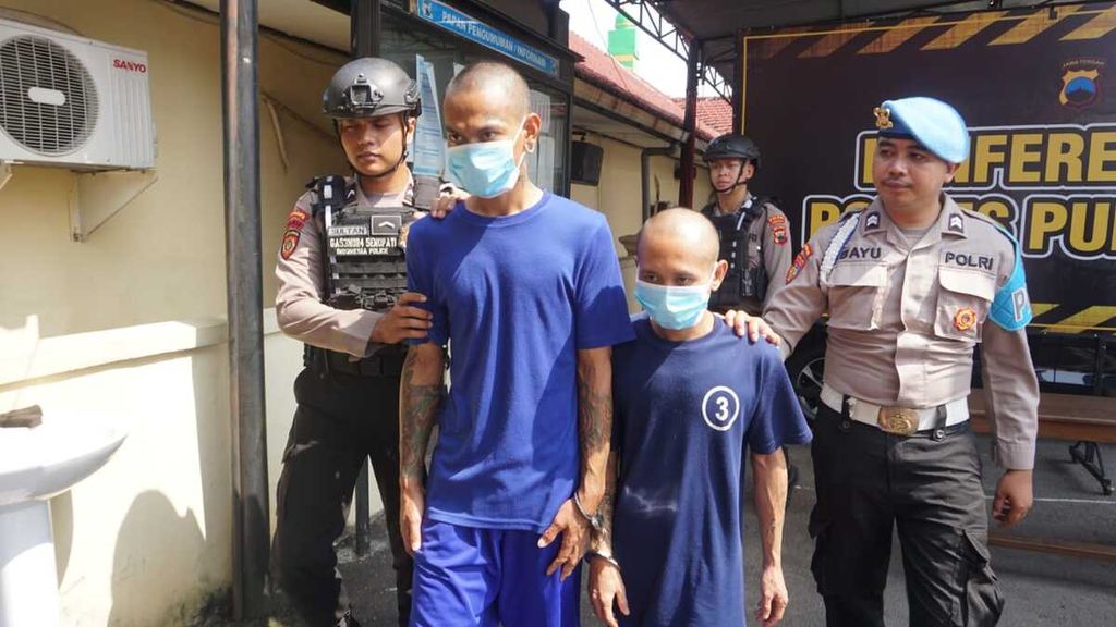 Jajaran Kepolisian Sektor Karangreja Polres Purbalingga menangkap dua tersangka pencurian di sekolah, Selasa (28/5/2024).