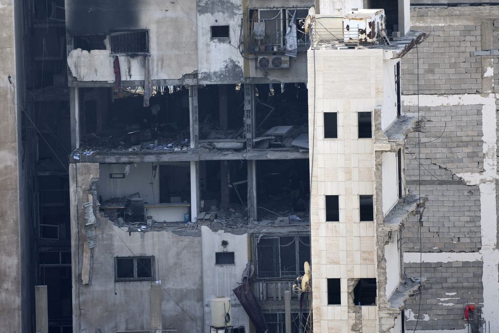 Bangunan apartemen yang diserang oleh militer Israel di Kota Gaza, Jumat Jumat (5/8/2022) malam, Militer Israel mengincar Tasyer Al Jabaari, Komandan Brigade Al QUds wilayah utara, Jabaari sendiri dilaporkan tewas dan belasan orang lainnya juga tewas, termasuk seorang bocah perempuan berusia 5 tahun. 